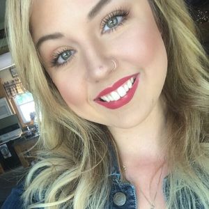 Meet your Posher, Brooke